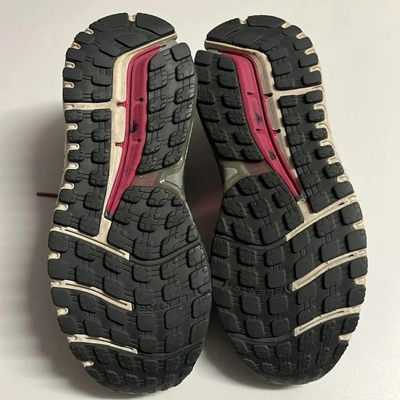 Brooks Ariel 18 running shoes size 8.5 wide preowned good amount of tread left - Picture 13 of 14